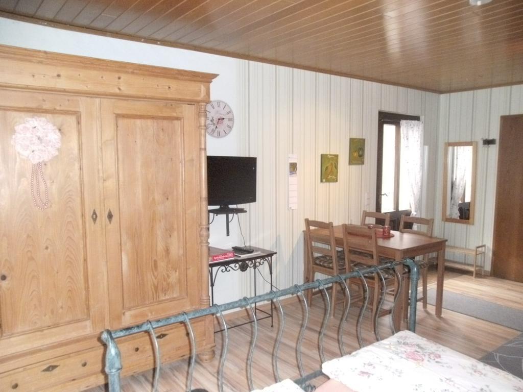 Maring-Noviand Pension Waldfrieden חדר תמונה