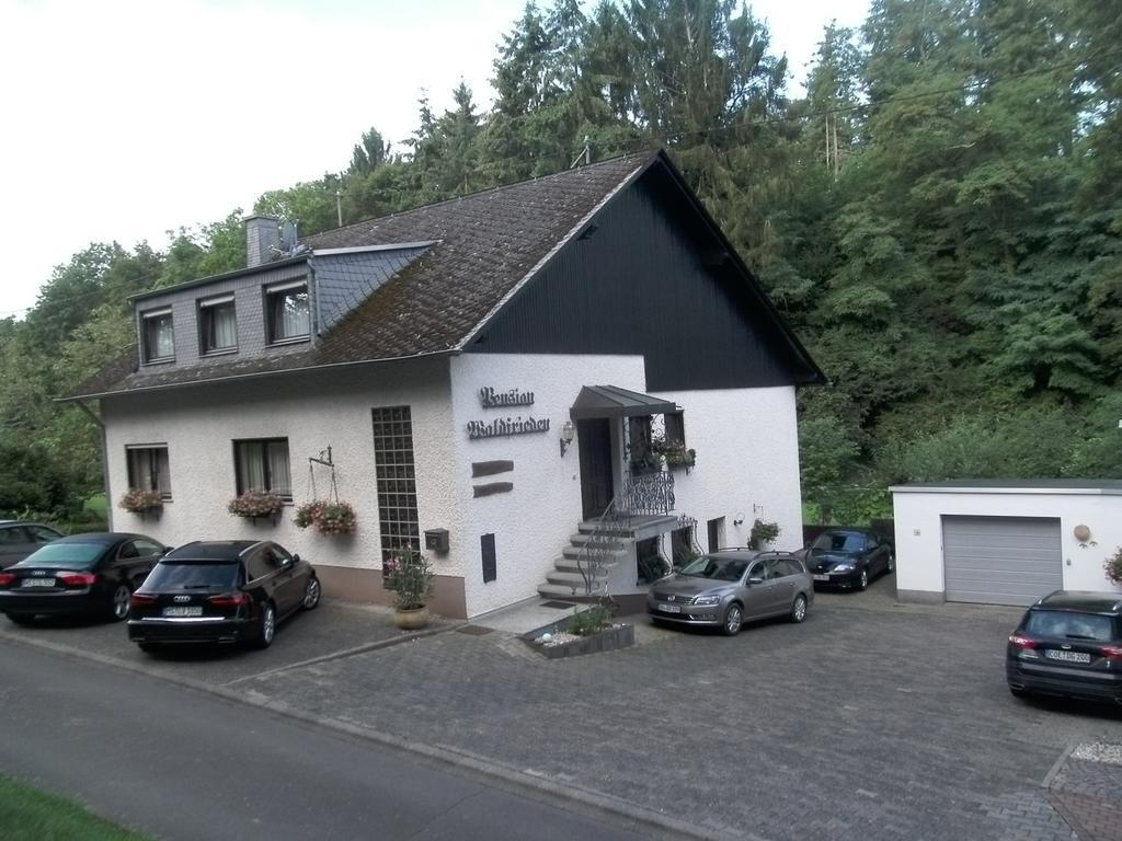 Maring-Noviand Pension Waldfrieden מראה חיצוני תמונה
